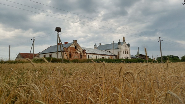 Raguvele Herrenhaus Pferdestall Reithalle Stallungen Raguvele Herrenhaus