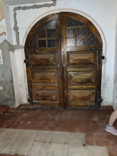 Seitliche Türen in der Gruft Birzai Tiškevičius Gruft Birzai Türen