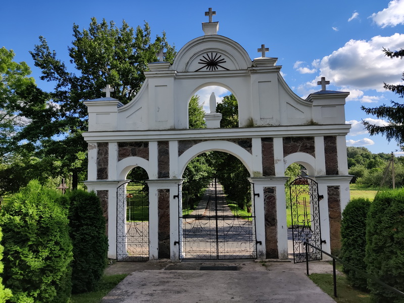 Tor der Kirche von Antazave Kirchentor Antazave Litauen