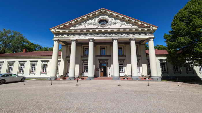 Taujenai Herrenhaus Eingang