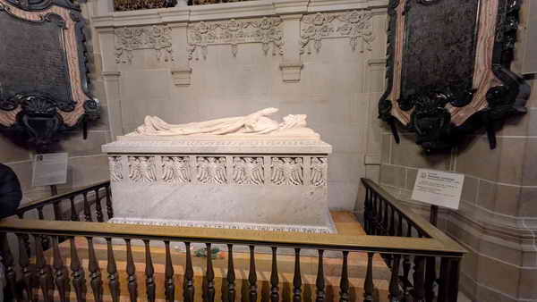 Jadwiga von Polen, Königin , Grab Hedwig von Anjou Grab