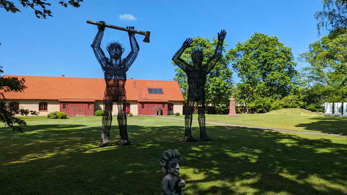 Vincas Grybas Museum Skuplturen Juras und Barkus
