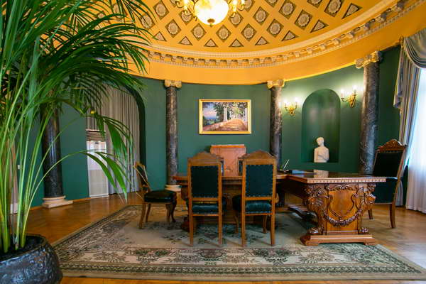 Voldemaras Kaunas Innenraeume Wohnraeume Bank von Kaunas