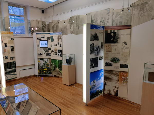Ausstellungstafeln Kaunas Museum Salomeja Neris Museum Ausstellungstafeln