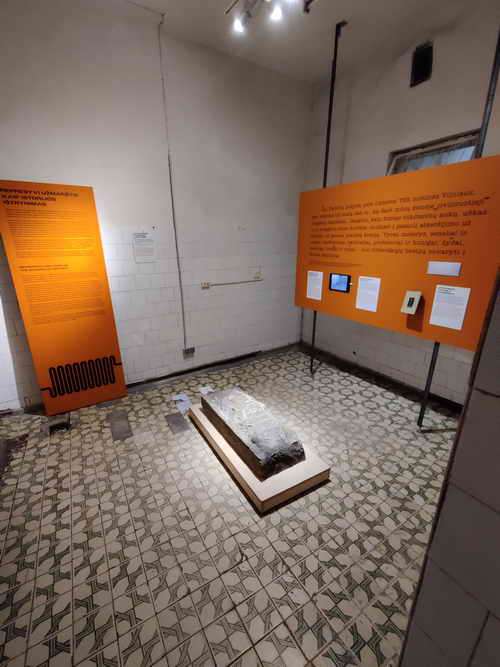 Treppen aus jüdischen Grabsteinen Grabsteine jüdischer Friedhof Vilnius