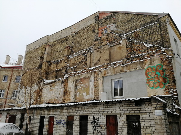 Innen hui, aussen noch nicht renoviert Toleranzzentrum Vilnius Aussenfassade