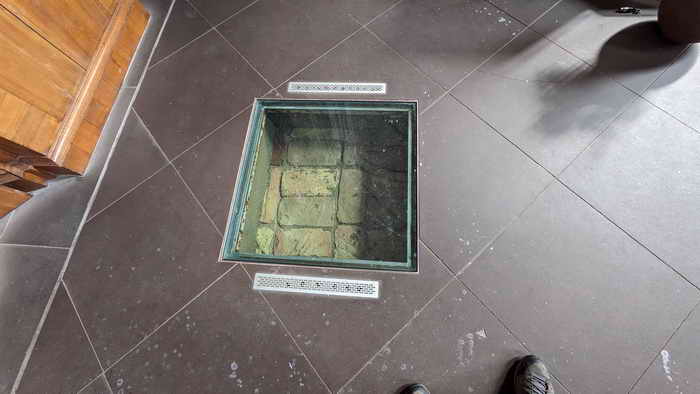 Berhardiner Kirche alter Fussboden