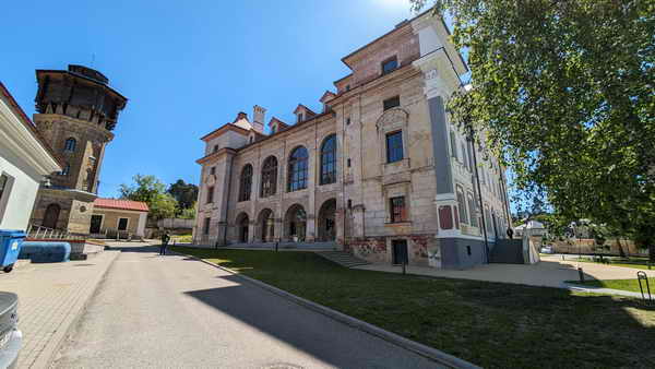 Sapieha Palast Vilnius Seitenansicht mit Turm Sapieha Palast Vilnius mit Wasserturm