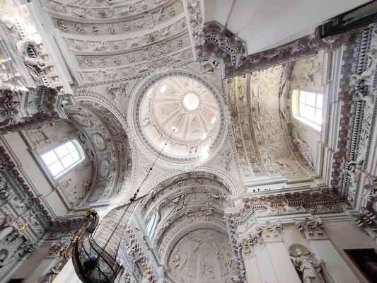 St. Peter und Paul Vilnius Deckenansicht St. Peter und Paul Vilnius Kuppel