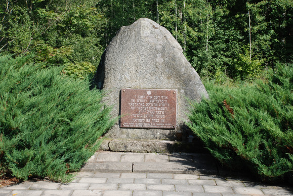 Astravas Holocaust Massenmord Denkmal Gedenkstein Astravas