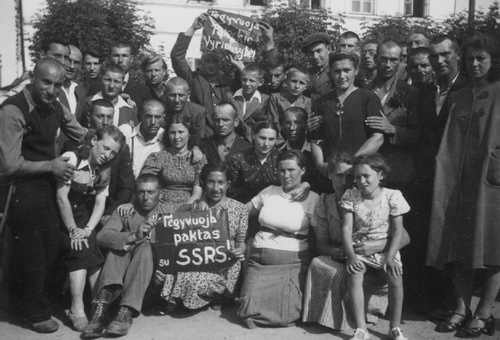 Juden in Litauen begruessen  die Rote Armee und Stalin